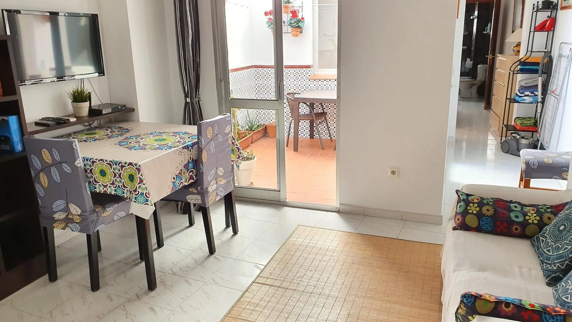 Apartment Mitten In Der Stadt Von Nerja