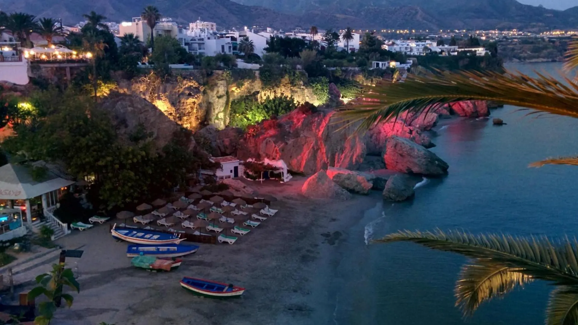 Apartment Mitten In Der Stadt Von Nerja