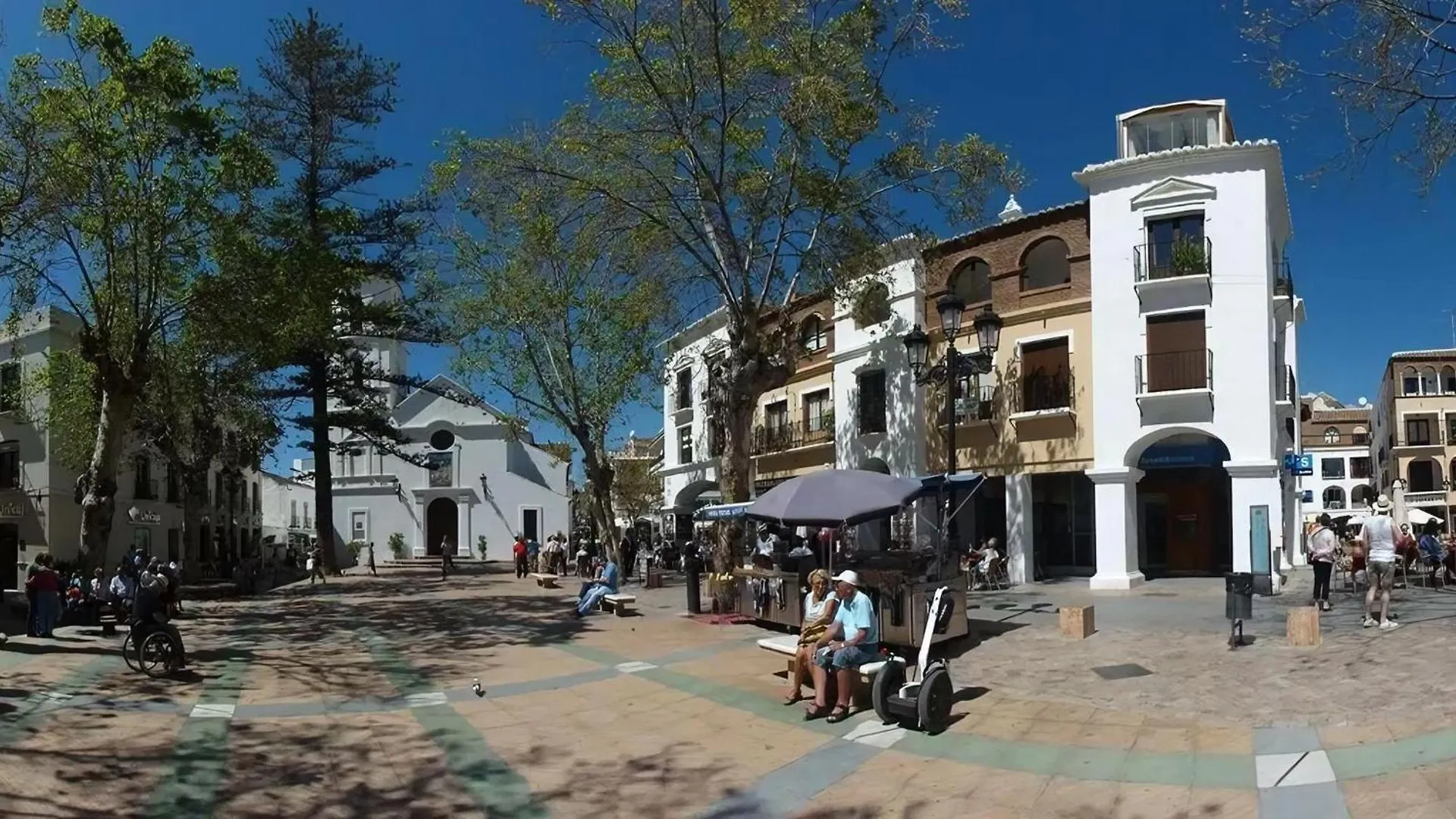 Apartment Mitten In Der Stadt Von Nerja