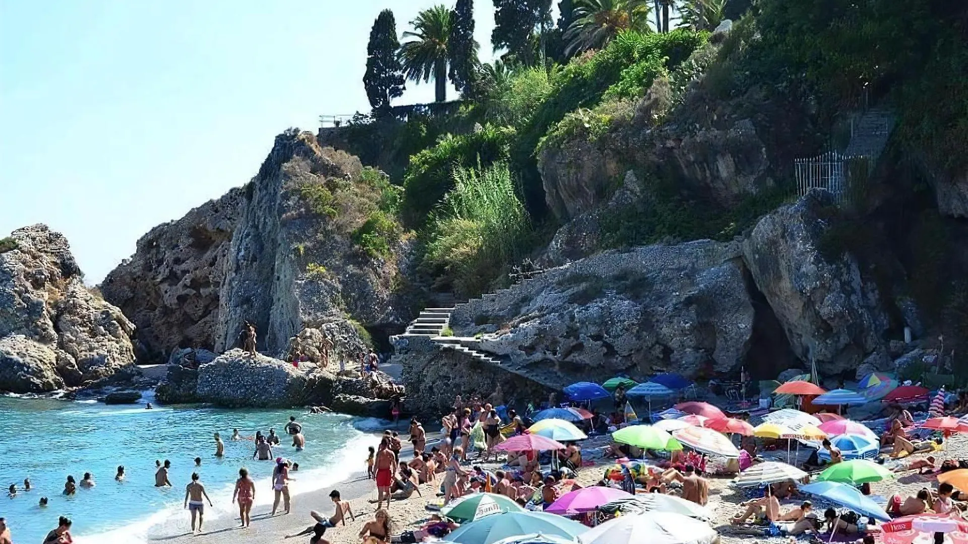 Apartment Mitten In Der Stadt Von Nerja